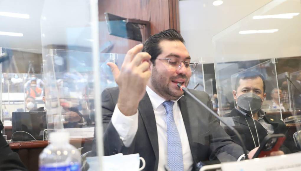 El beligerante legislador mencionó que en Honduras son kilos tras kilos que entran y salen del país. 