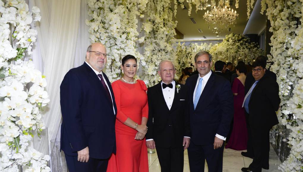 Jorge Canahuati Larach, Ruth Arita, Roger D. Valladares y Karim Qubain 