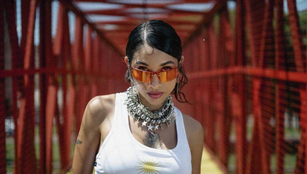  Los conductores, entre esos Piqué, le preguntaron sobre su gira y dónde se presentaría próximamente, a lo que la artista respondió: “Ahora voy a estar en Bolivia, dando dos shows”.