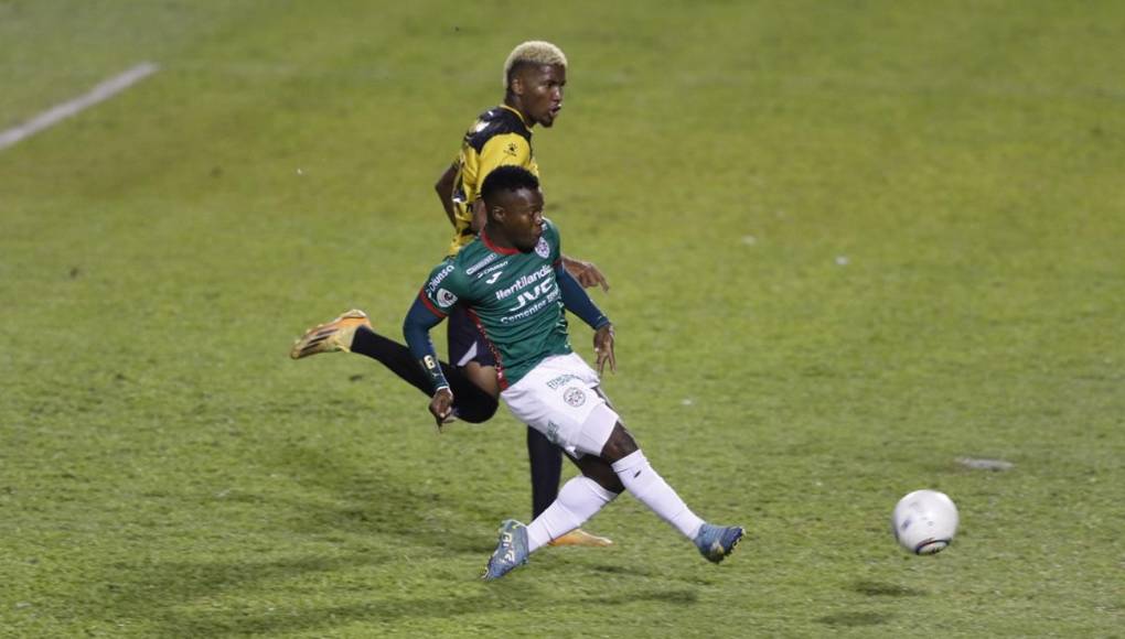 Júnior Lacayo entró de cambio y en su primer balón que tocó marcó el empate del Marathón tras ganarle en velocidad a Anfronit Tatum.