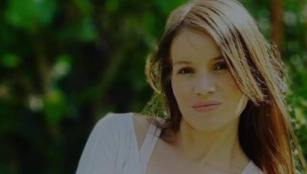  Kimberly salió de trabajar de una empresa que está en Alajuela, a las 5 de la tarde aproximadamente la jefe la llevo en su carro hasta Heredia.