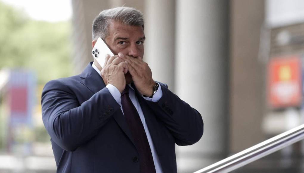 Y mientras todo eso ocurría, Laporta tuvo que hacer un llamado de urgencia porque hasta el mediodía del miércoles la directiva contaba con el sucesor de Xavi en caso que el técnico siguiera firme en su postura de marcharse.