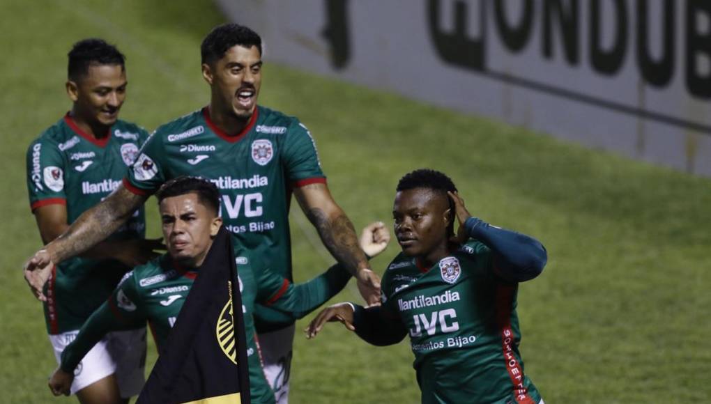 Júnior Lacayo festejando su gol para el empate del Marathón contra el Real España.