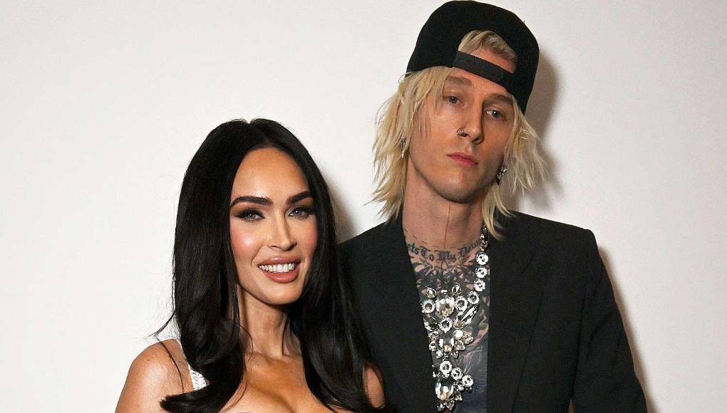 Megan Fox se sinceró en su libro de poesía “Pretty Boys Are Poisonou” al revelar que tuvo un aborto espontáneo durante su relación con el cantante Machine Gun Kelly. “Nunca he pasado por algo así en mi vida. Tengo 3 hijos, así que fue muy difícil para ambos y nos envió a un viaje muy salvaje juntos y por separado... tratando de entender ‘¿Qué significa esto?’ ?’ y ‘¿Por qué sucedió esto?’”, declaró Megan Fox.