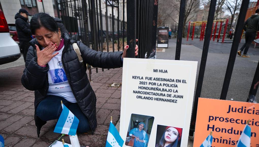En su llegada al edificio judicial neoyorquino, el abogado Raymond Colon, líder de la representación legal de Juan Orlando Hernández, dijo este jueves que el expresidente se encuentra con ánimo y confía en Dios que el veredicto del jurado sea favorable. 