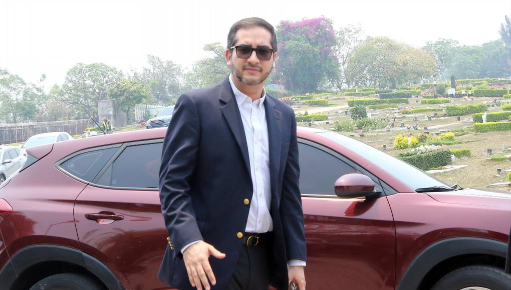 Al velatorio también asistió el exministro de Finanzas, Marco Midence.