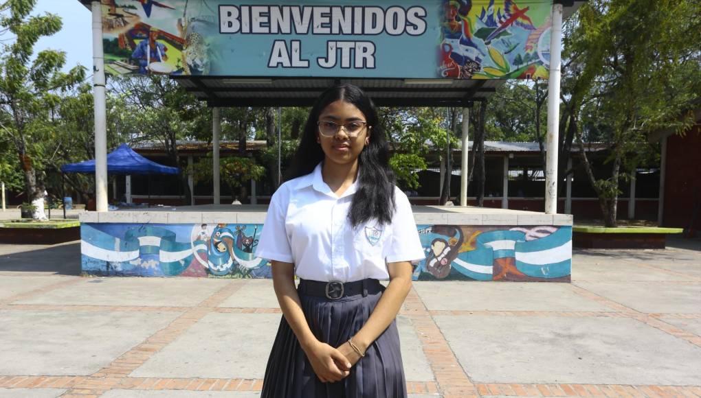 Helen Dayanna Palma Izaguirre, de 13 años de edad, actualmente cuenta con un índice del 98%, es estudiante del octavo grado. 