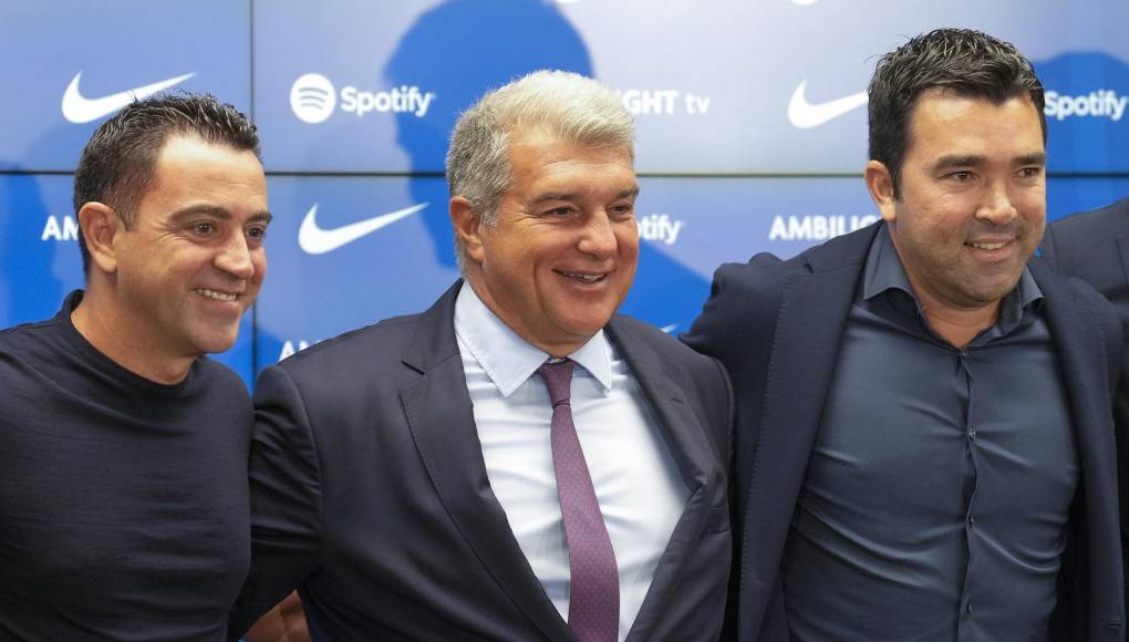 Otro motivo es la mala relación que tiene Xavi con Deco, quien se desempeña como Director Deportivo del FC Barcelona.