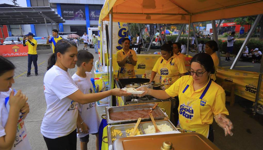 Así como harina Gold Star que ofreció una amplia variedad de complementos.