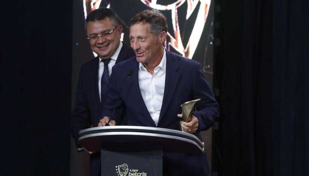 Pedro Troglio, DT del Olimpia, ganó el Premio MVP de la Liga Nacional de Honduras como el mejor entrenador del torneo Apertura 2022-23. 