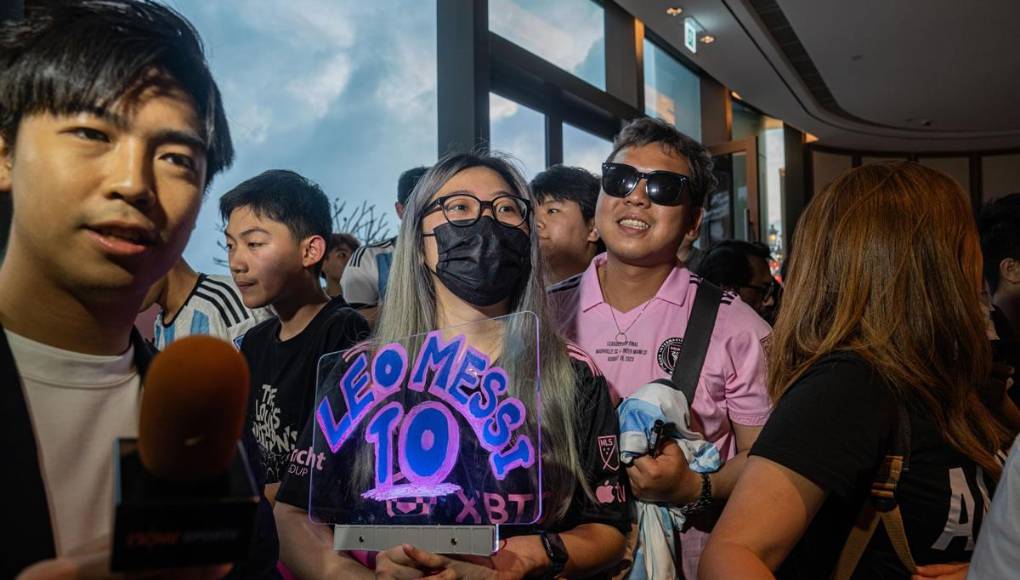 El anuncio de que el ganador de la Copa Mundial de la FIFA 2022 y ocho veces ganador del Balón de Oro al mejor jugador del planeta llegaba a la ex colonia británica desató la euforia entre los hinchas del deporte rey.