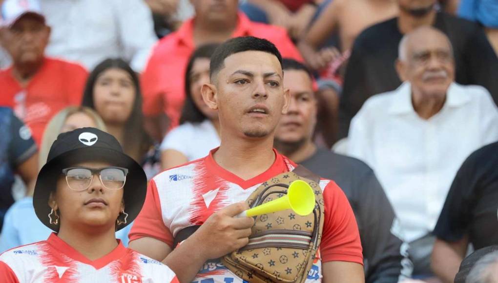 La tristeza era evidente en el rostro de los aficionados del Vida.