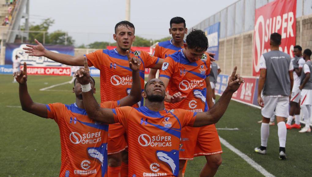 Jefryn Macías (41’) y Jairo Róchez (53’) pusieron a soñar a los universitarios con la permanencia y los Cocoteros no reaccionaron.