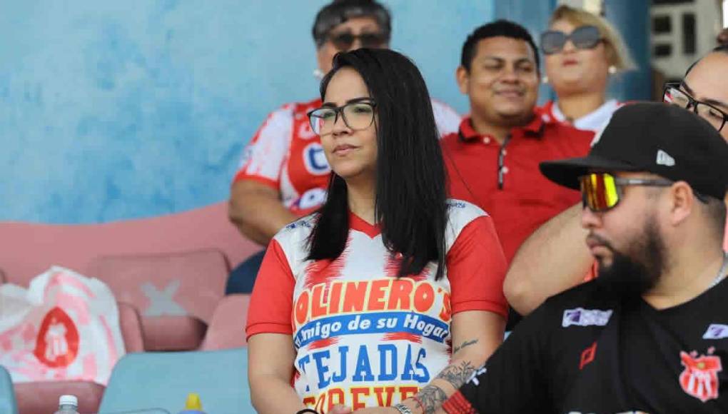 Derroche de belleza en las gradas del estadio Ceibeño con las aficionadas del Vida.
