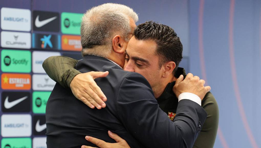 Laporta le hizo saber a Xavi que estas dos personas reforzarán la direacción técnica y el entrenador no presentó ninguna objeción.