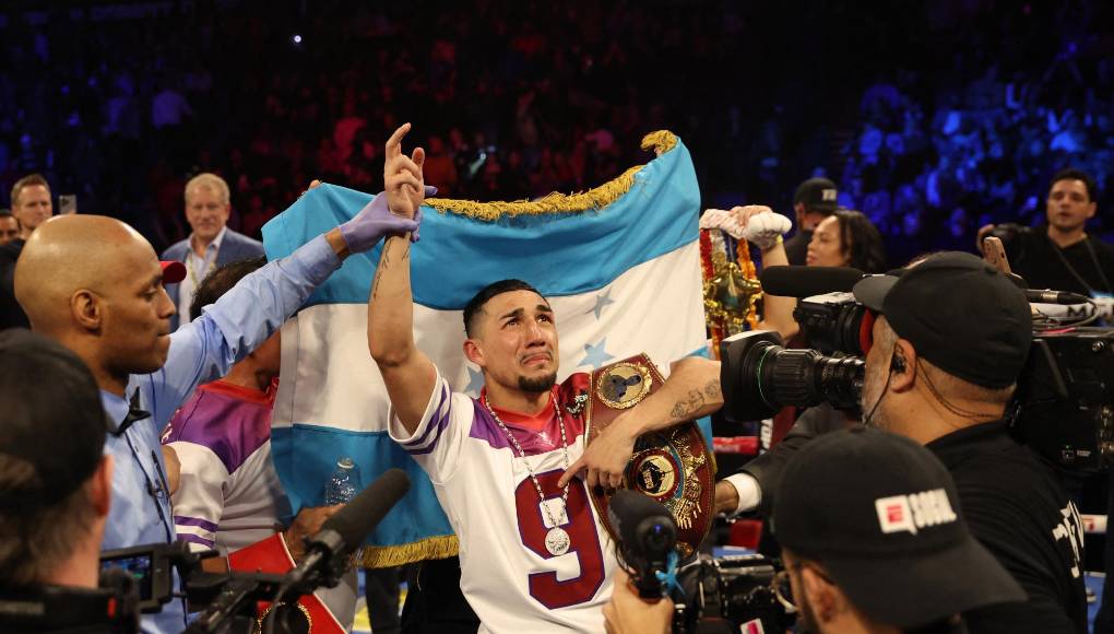“Si no estás listo para pelear, sal de este mundo”, fueron las palabras de Teófimo López al final de la pelea.