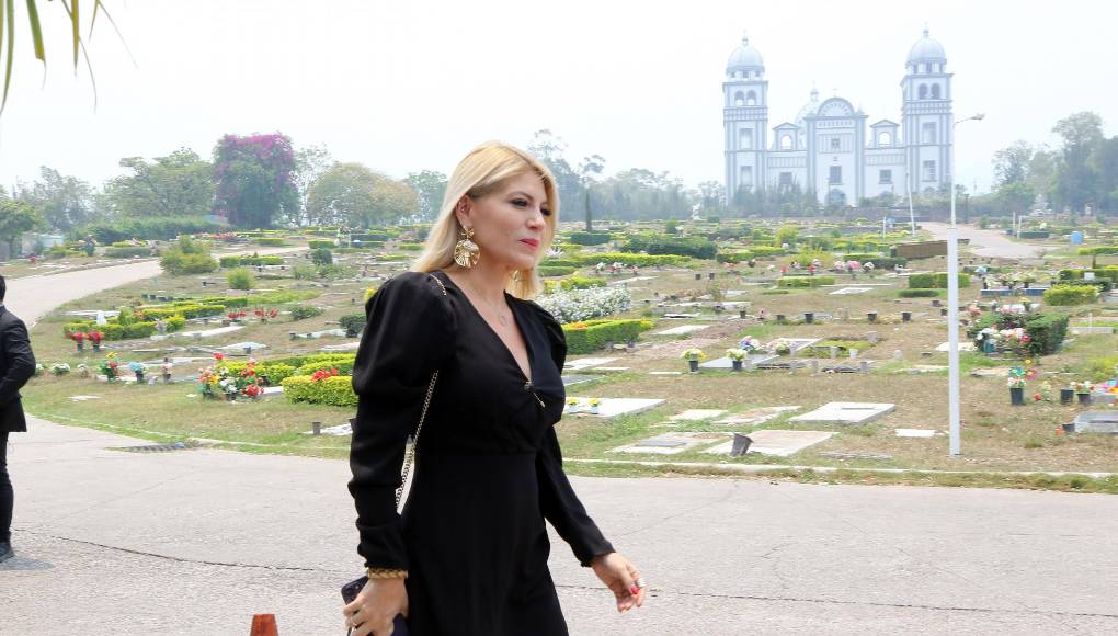 Las honras fúnebres comenzaron al mediodía de este lunes 27 de mayo de 2024. 