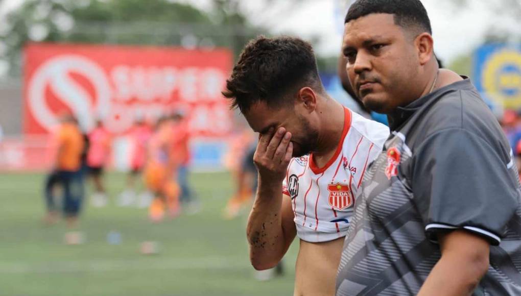 Marcelo Canales se mostró muy dolido y llorando luego de la debacle del Vida en Choluteca.