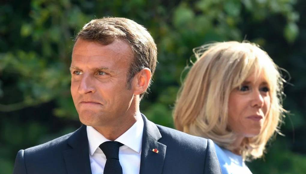 El mandatario de 46 años respondía a preguntas de los periodistas tras la ceremonia de inscripción del aborto en la Constitución francesa, celebrada el Día Internacional de la Mujer, el pasado viernes.