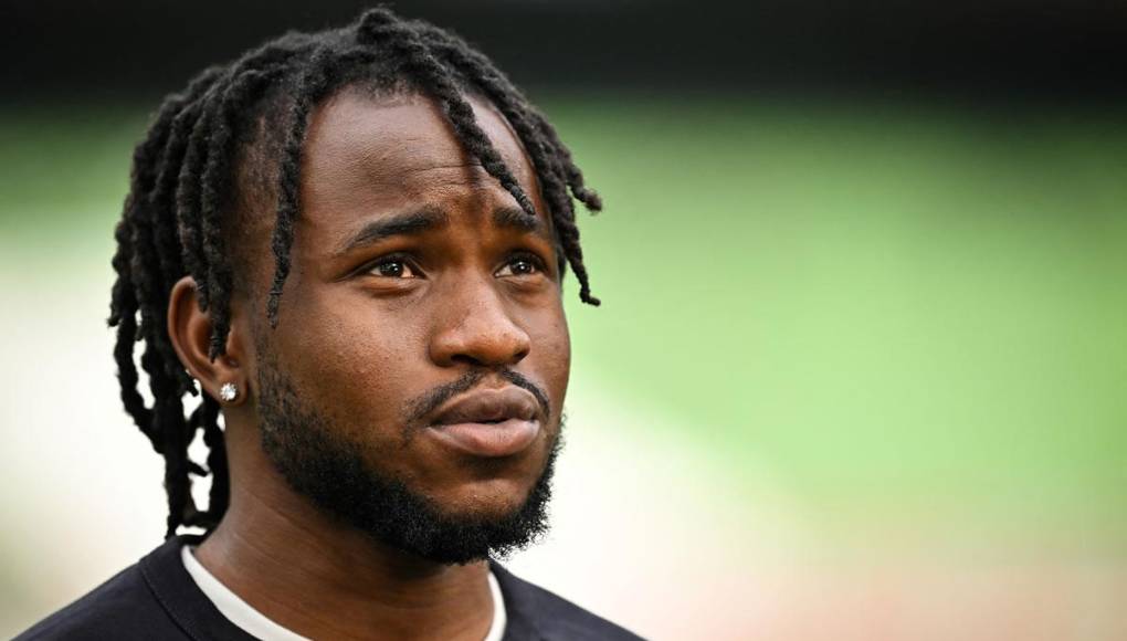 Su partido confirma el gran nivel y el salto de calidad que ha vivido el futbolista desde su llegada a Italia. Pero el trotamundos nigeriano, un jugador que ha pasado por tres países y seis equipos, tuvo una infancia muy complicada.