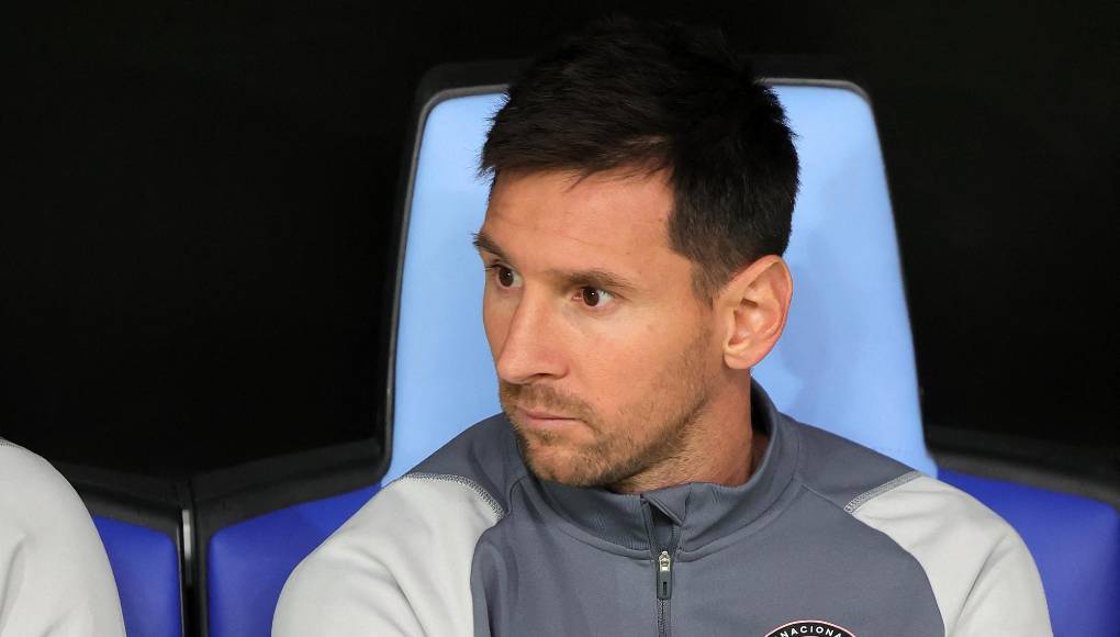 El Inter no supo reaccionar con Messi en el banco y a la vuelta del vestuario recibió dos goles más de Talisca de penalti y de Maran de cabeza a la salida de un tiro de esquina.