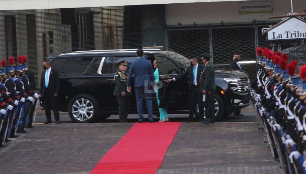 La mandataria arribó la Parque Central de la capital pasadas las 6:00 am. 