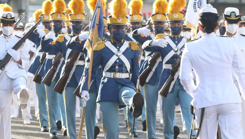 Elegancia, honor y aplomo, las Fuerzas Armadas se lucen en el Día de Independencia