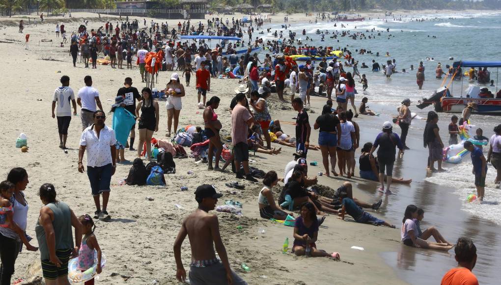 Cabe mencionar que las playas son el atractivo favorito de la temporada para miles de hondureños, que con anticipación han copado las playas del litoral atlántico. 