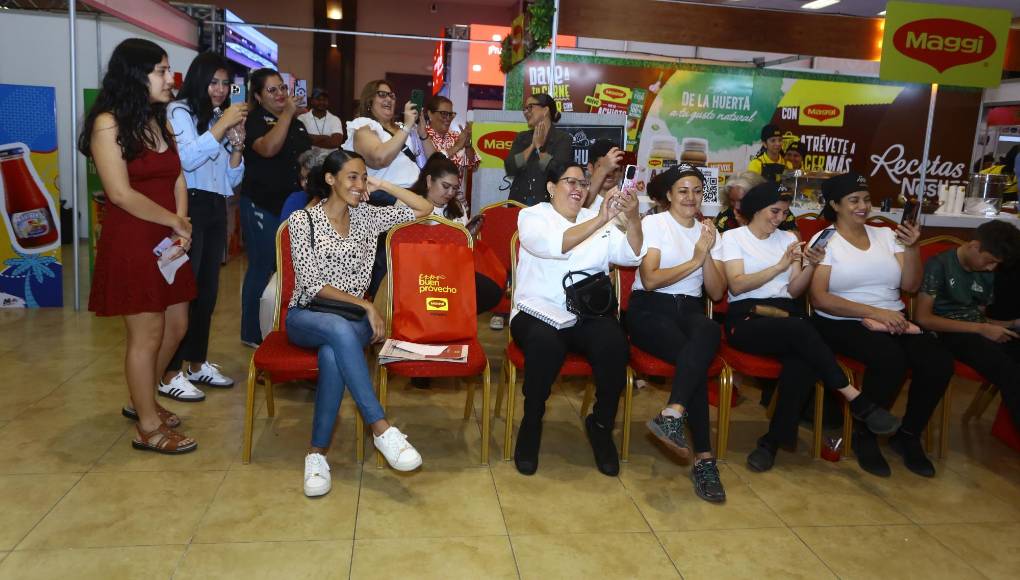 Finalmente la señora obtuvo un merecido premio por la dinámica: una estufa eléctrica de la marca Súper Chef.