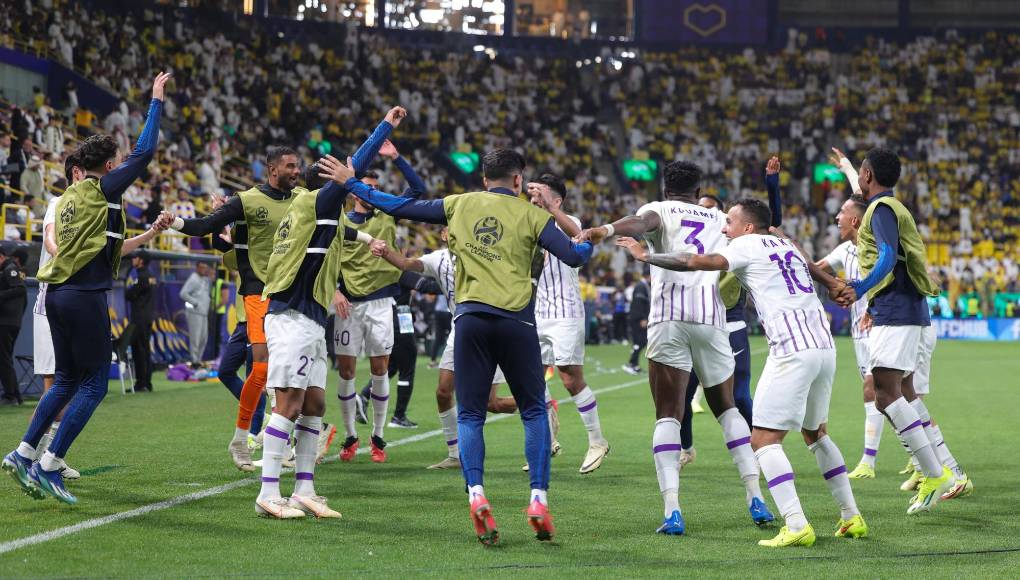 El Al Ain aprovechó su superioridad numérica y en el minuto 103 llegó el gol de Sultan Al Shamsi para el 3-3. 