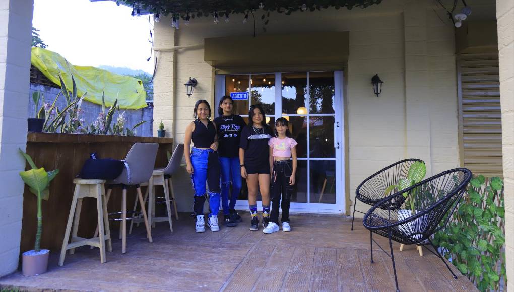 Jóvenes cumplen su sueño de abrir un café en El Zapotal