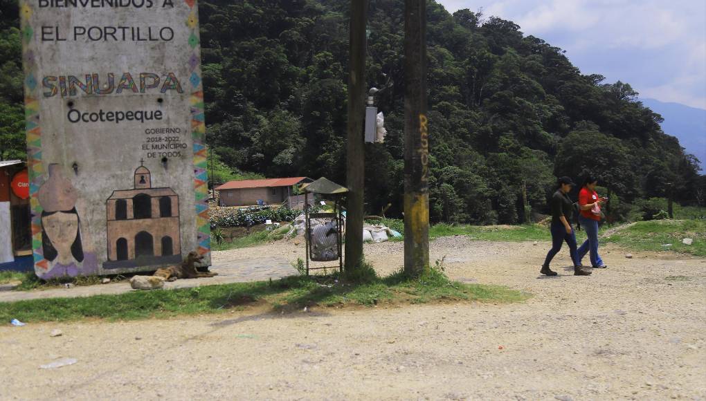 <b>El Portillo es una parada obligada al subir El Guisayote. Es el punto más alto en carretera y está en el medio de una larguísima cuesta que mide 38 kilómetros si se cuentan desde el desvío al municipio de San Marcos en la cara oeste de la montaña a Ocotepeque, la cabecera del lado este.</b>