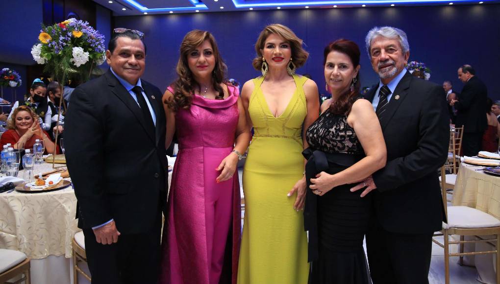 Noé Oliva, Ana María Leiva, Azucena Tróchez; Jacky y Óscar Rodríguez