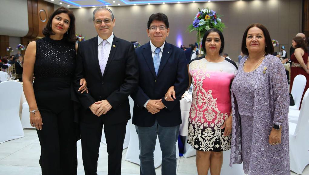 Rossana Alvarado, Ivan Hernández, Eddy Tovar, Ana C. Lanza y Bessy Morales