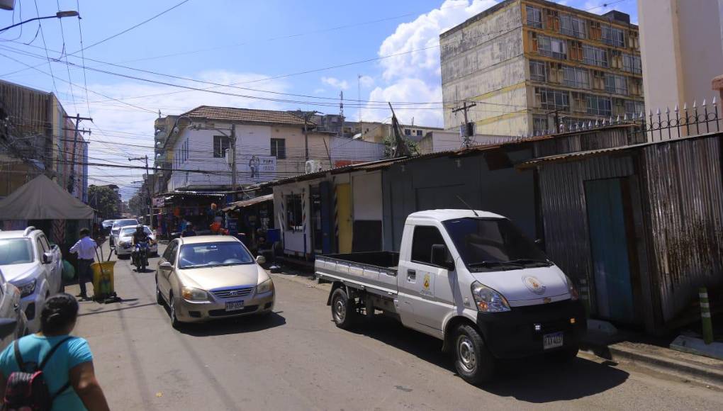 El alcalde Roberto Contreras revela que hay mucho vendedor extranjero y anunció un fuerte operativo en conjunto con la Policía y fiscalía.