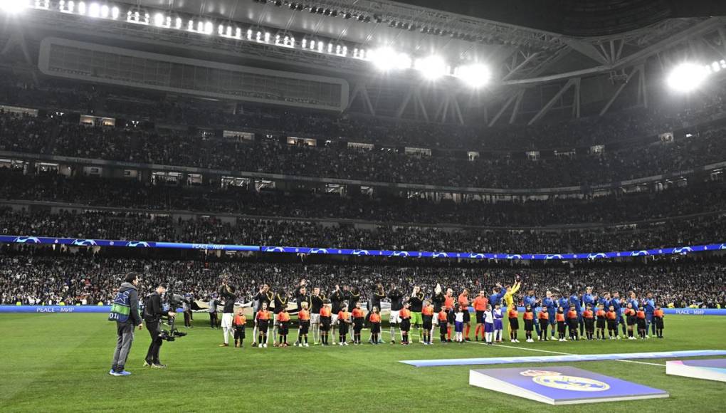 El partido entre Real Madrid y RB Leipzig se jugó con el techo cerrado en el estadio Santiago Bernabéu.