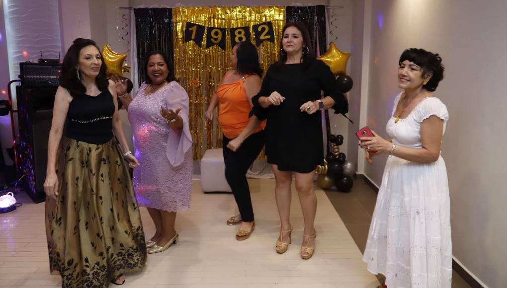 Las sonrisas y el buen ánimo fueron parte de la celebración.