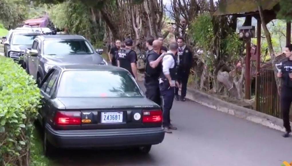 Kimberly desaparece el jueves pasado, pero la denuncia se pone el viernes, pero hasta 4 días después los familiares llevaron su fotografía a las autoridades para que la publicaran.