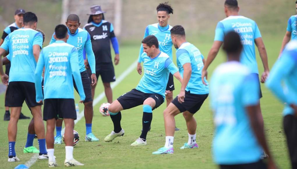 El profesor Reinaldo Rueda también decidió darle un voto de confianza al portero argentino naturalizado hondureño, Jonathan Rougier, quien culminó participación en el torneo y por ende fue citado.