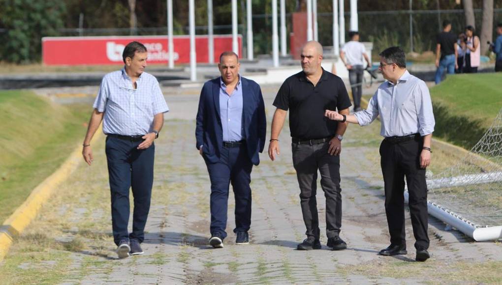 La cúpula mayor de la Fenafuth se hizo presente al entrenamiento; Jorge Salomón, Javier Atala, Tato Saybe y Rafael Villeda.