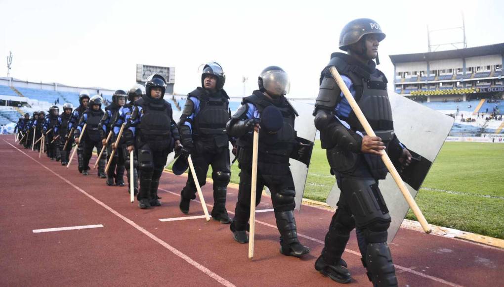 La Policía Nacional al 100% con la seguridad brindada en el estadio Olímpico.