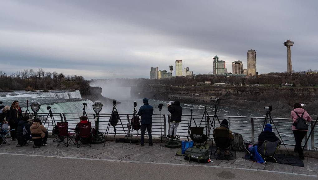 Así lucían las cataratas del Niágara.