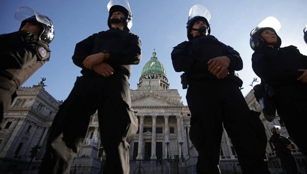 Uno de los asuntos más controvertidos para hoy es si el Gobierno aplicará el denominado ‘protocolo antipiquetes’, implementado por el Ministerio de Seguridad poco después de asumir el Ejecutivo y que impide el corte de la vía pública durante una manifestación.