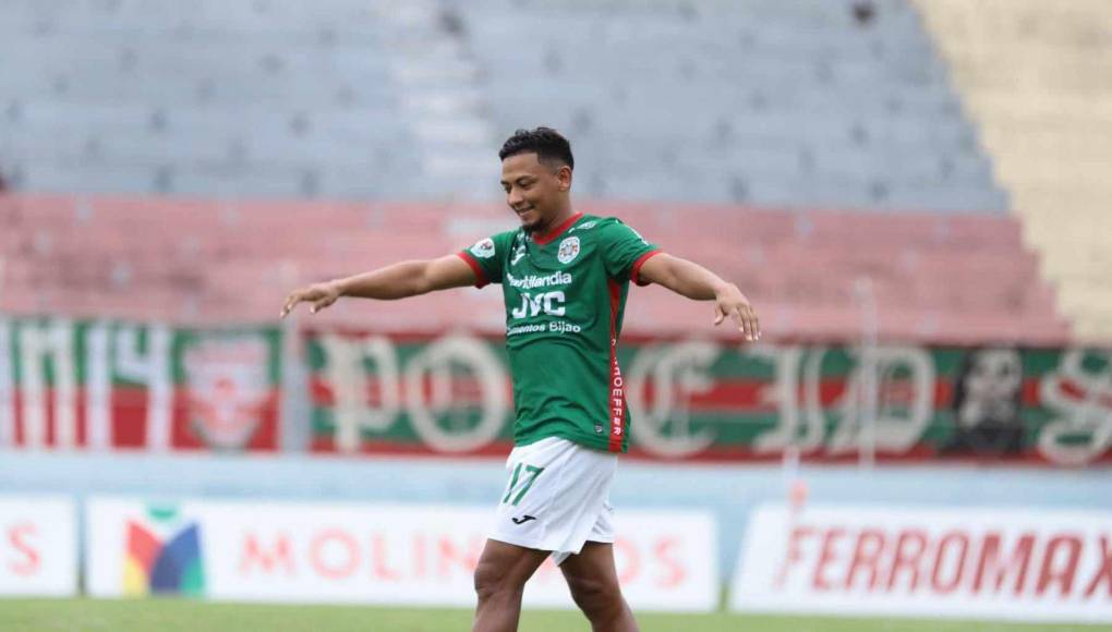 Y desde temprano empezó el show de goles. Apenas en el minuto 3, Alexy Vega desde el punto penal abrió el marcador para el conjunto verdolaga en La Ceiba. 