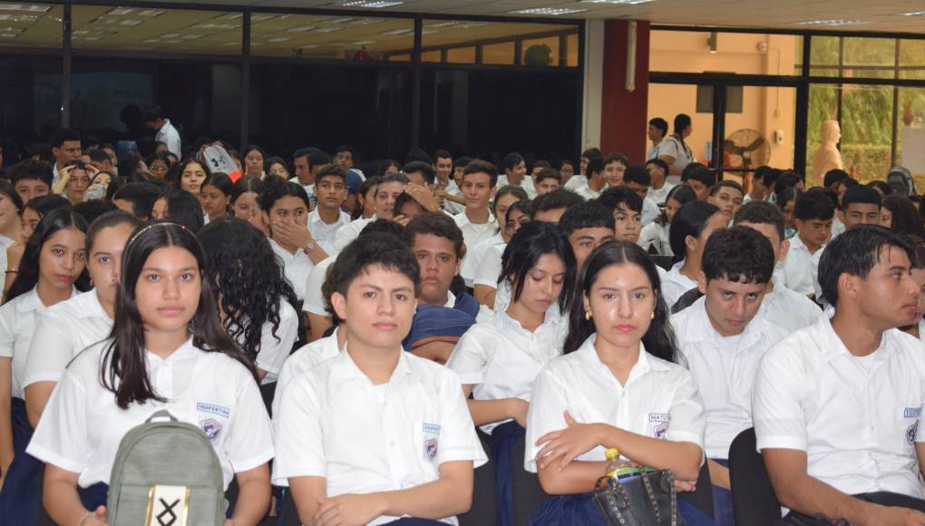 También llegaron estudiantes del Juan Lindo, Instituto Santiago Pérez, Trinidad, Santa Barbara y el Instituto Eduardo Hernández Chévez.