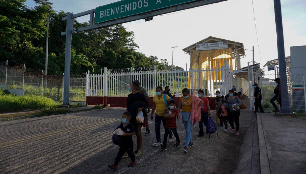 Migrantes devueltos a México por EEUU son secuestrados por carteles del narcotráfico