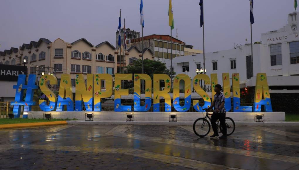 Sí lucía el parque después de la lluvia de este jueves.