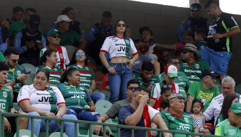 Bellas chicas y la fiesta del Yankel: ambientazo en el Marathón vs Génesis