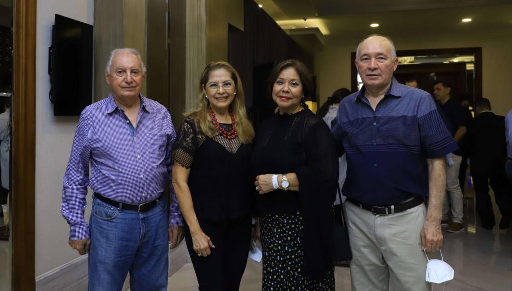 Reynaldo y Sonia Paz junto a Margarita y Norberto Pineda