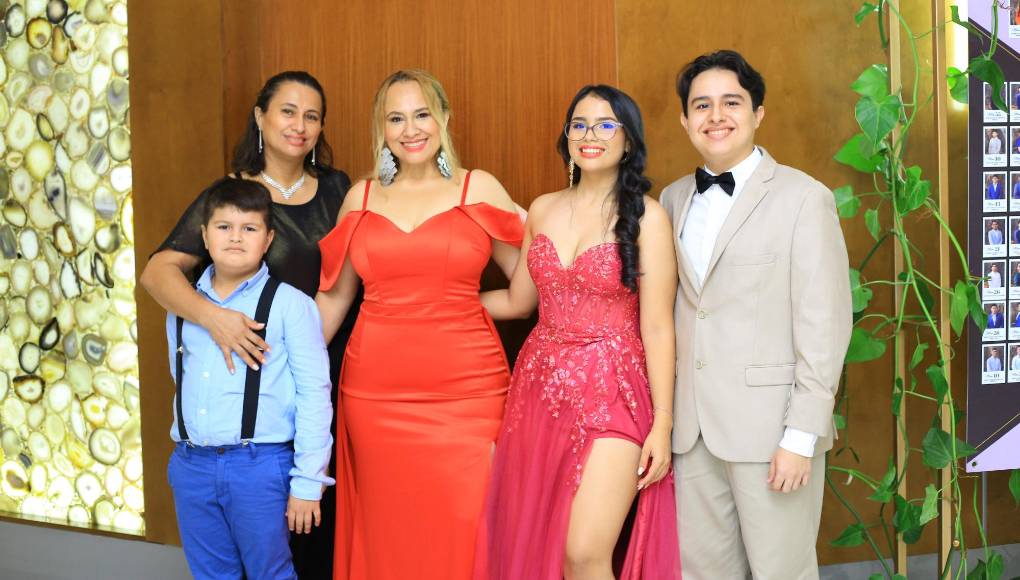 Verónica Yanes, Enzo Sagastume, Vanessa Domínguez, Valeria Arteaga y Mario Arteaga